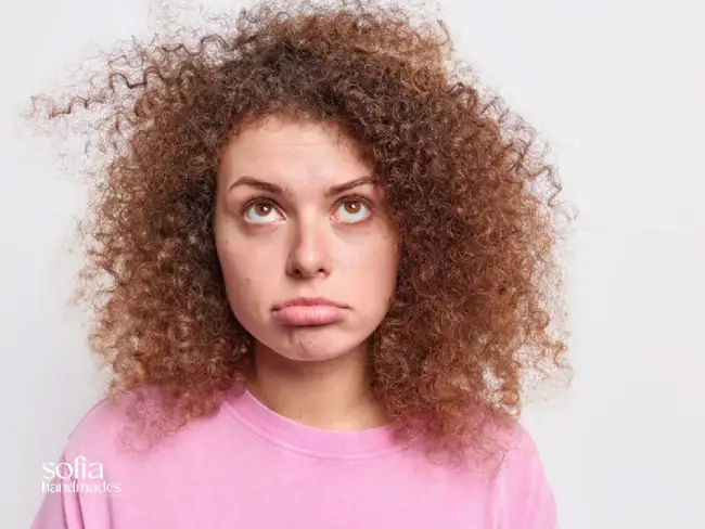 علت وز شدن موها بعد حمام